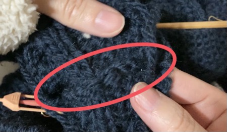 捨て編みによる肩はぎの裏部分