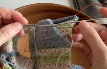 二足同時編み　ラベリーの人気パターンで編む靴下