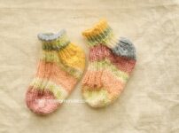 オパール毛糸で赤ちゃんの靴下（ベビーソックス）を編みました